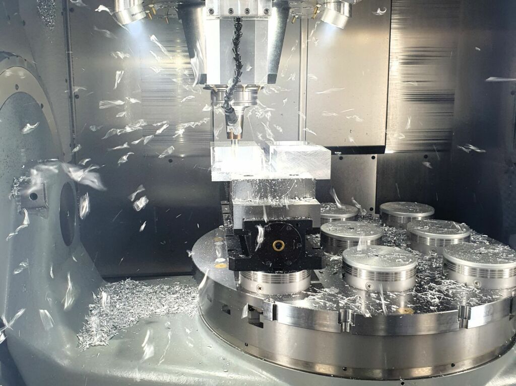 Live-Zerspanung eines Demonstrationsbauteils im Walter Technology Center am Hauptsitz in T&uuml;bingen