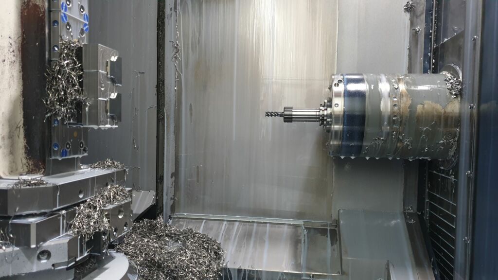 Beim Fr&auml;sen von Titanbauteilen wird ein Gro&szlig;teil des Materials zerspant. Dabei aufgetretene Standzeitprobleme von Werkzeugen konnte der Vollhartmetallfr&auml;ser InnoTitan von Ingersoll eliminieren.