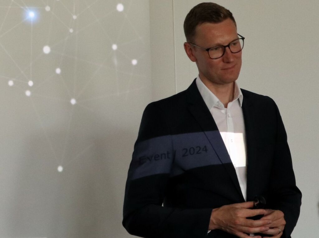 "Wir sollten uns 
hersteller&uuml;bergreifend 
der Herausforderung 
'Automation' sowie der damit einhergehenden 
Effizienzsteigerung annehmen und hier gemeinsam 
gute L&ouml;sungen finden, um weiter gegen die globalen Wettbewerber bestehen zu k&ouml;nnen."