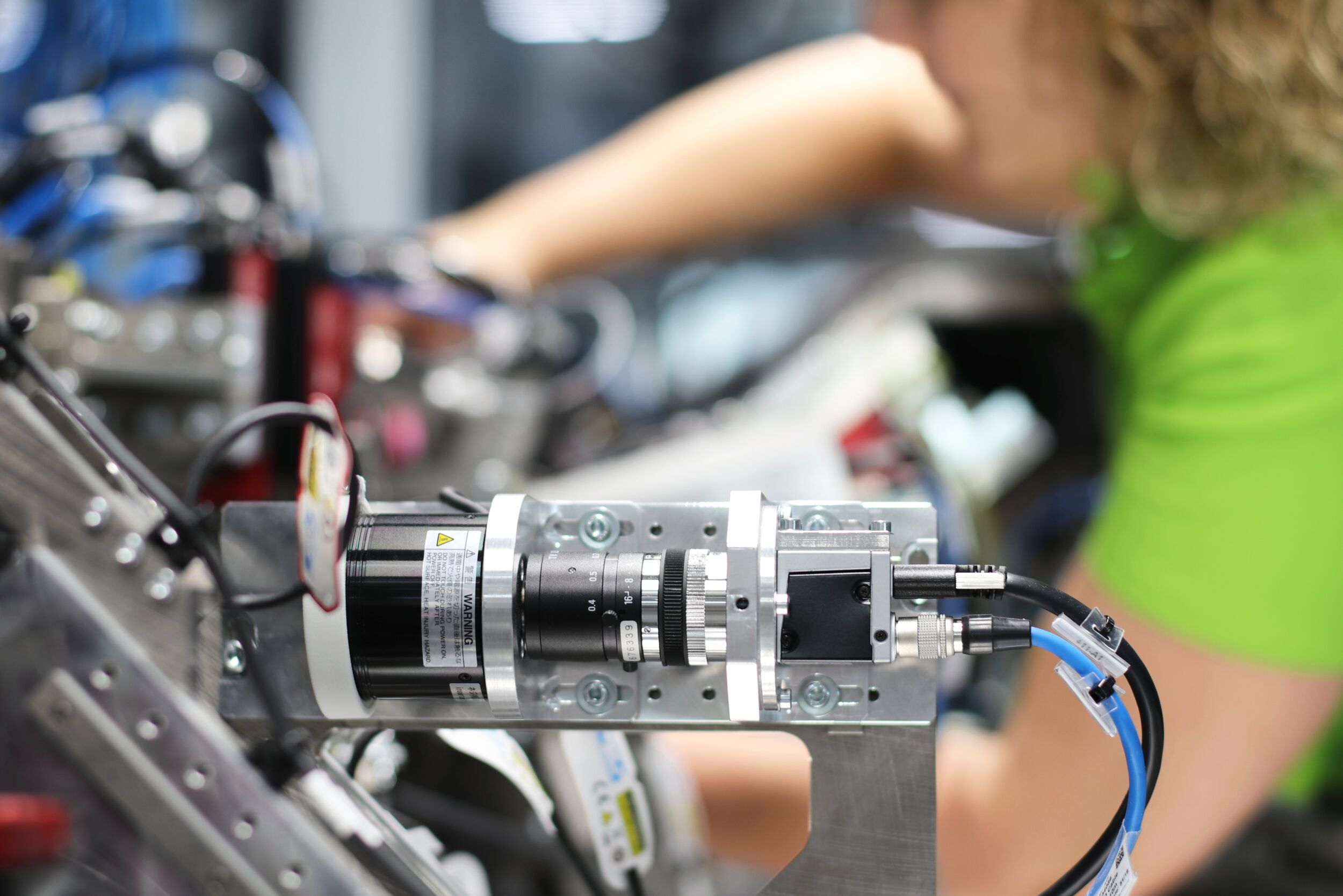 Hohe Daten&uuml;bertragungsraten, Schocks und Vibrationen: Datensteckverbinder in der industriellen Bildverarbeitung m&uuml;ssen besonders hohe Anspr&uuml;che erf&uuml;llen.