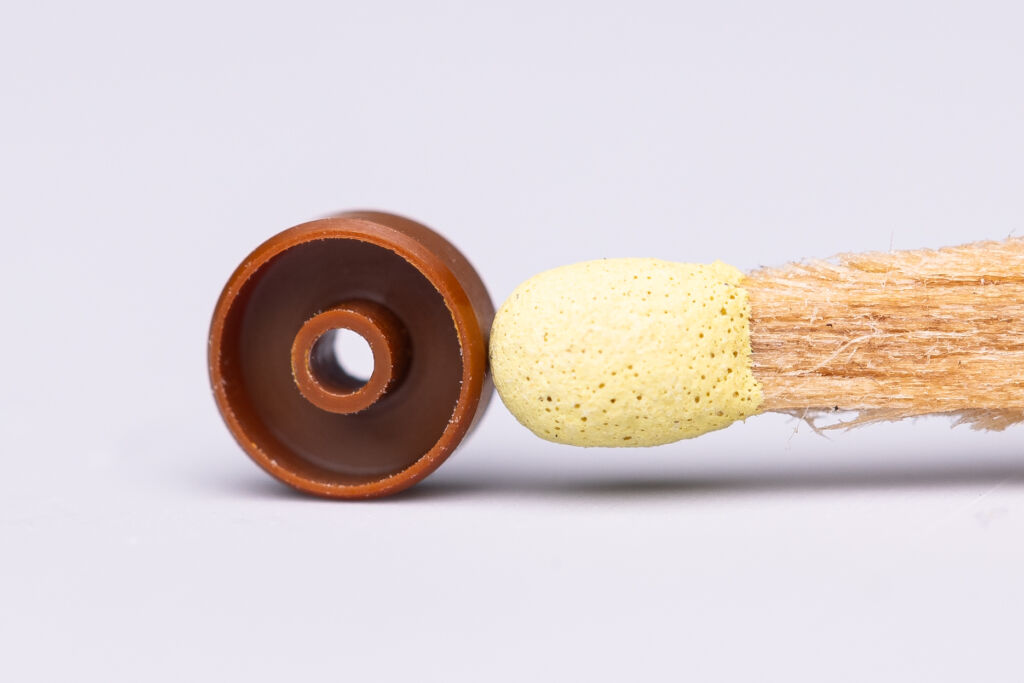 Die Miniatur-Dichtung verlangt nach besonders scharfen Werkzeugen.