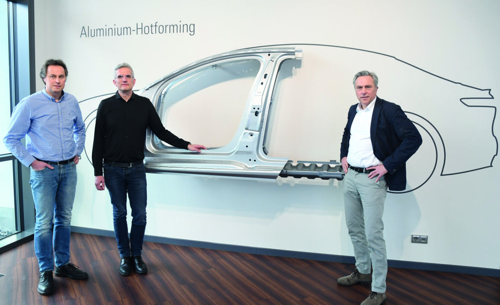 Sind davon &uuml;berzeugt, dass es dank AutoForm noch jede Menge Reserven gibt (von links): Thorsten Junge und Marc Schweizer, beide vom Business Development bei der Fischer Group, mit Sales Director Thomas Bauer von AutoForm.