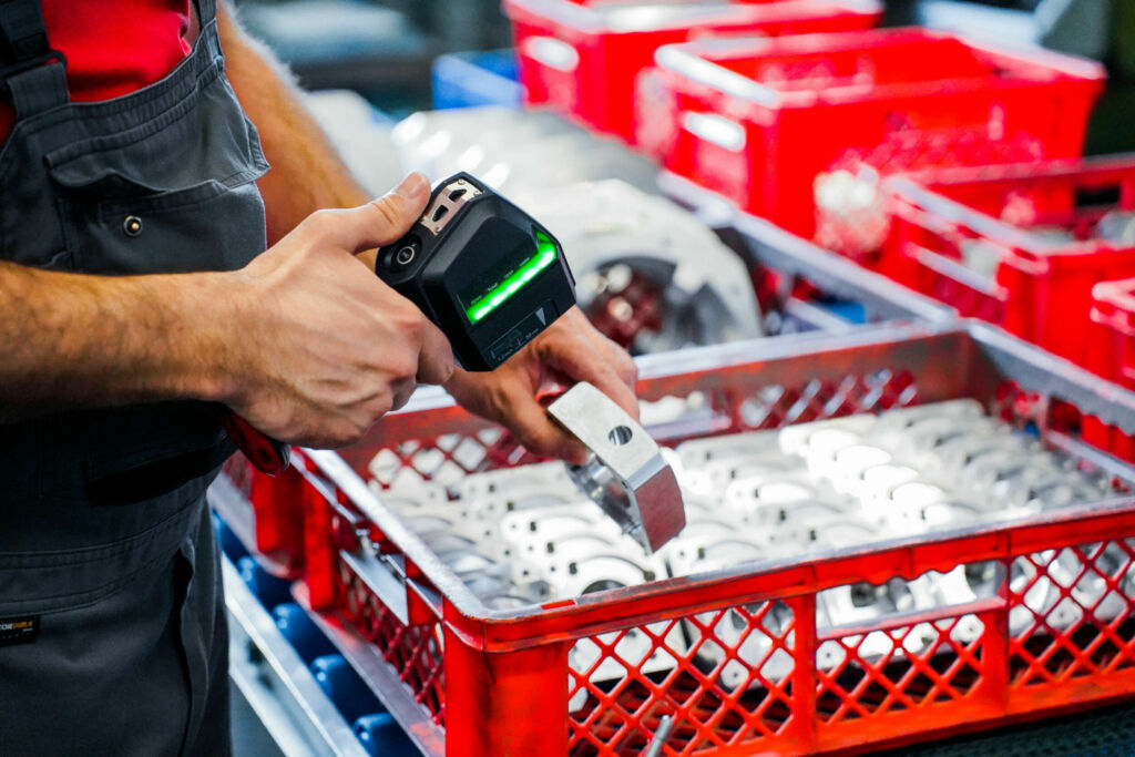 Steinmetzer erf&uuml;llt hohe Qualit&auml;tsstandards, beispielsweise gestatten Barcodes auf den Bauteilen eine Identifizierung und Chargenr&uuml;ckverfolgung. 