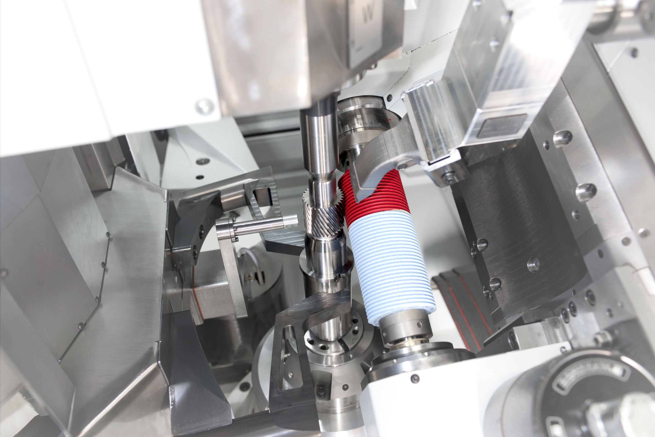 Kapp Niles entwickelte in den vergangenen Jahren verschiedene Optimierungsstrategien, um Oberflächen von Zahnrädern für die Elektromobilität entscheidend zu verbessern.