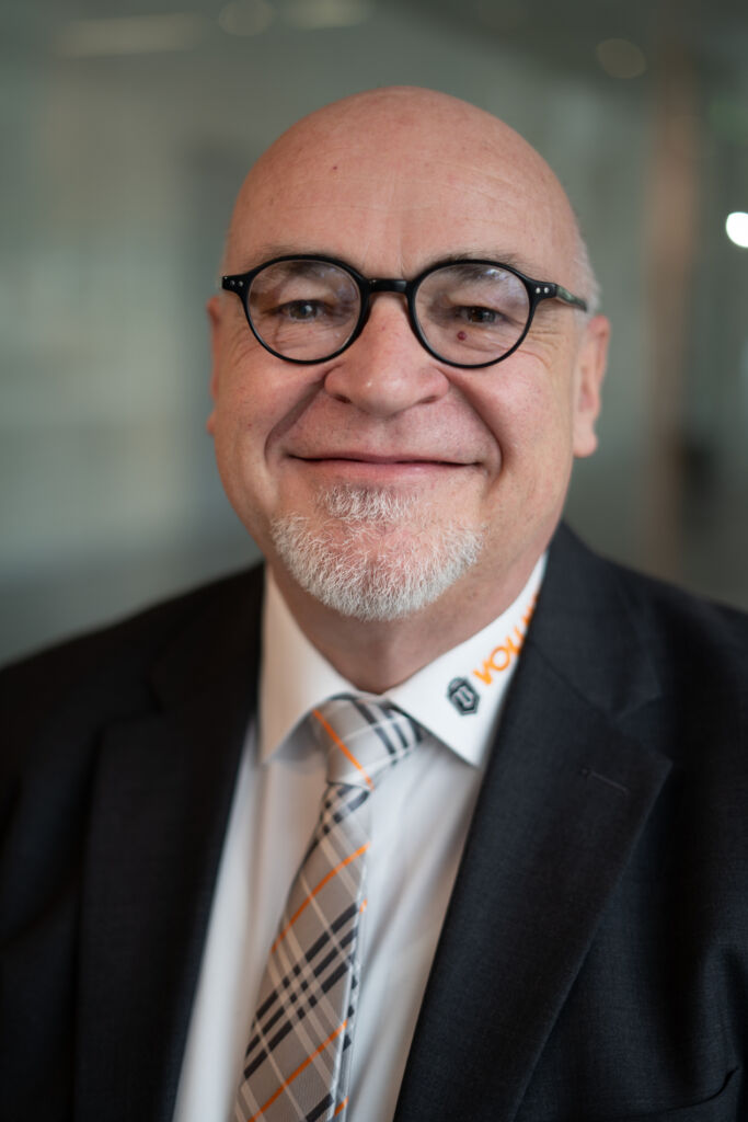 Georg K&auml;stle ist CDO (Chief Digital Officer) und CIO (Chief Information Officer) der Vollmer Gruppe: &bdquo;Generell empfehle ich niederschwellige Zug&auml;nge f&uuml;r die ersten Schritte in die Digitalisierung.&ldquo; 