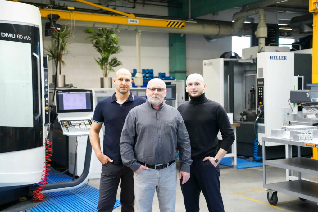 Die Mitarbeiter in der Produktion bei CNC-Steinmetzer sind mittels Bildschirmstationen stets umfassend &uuml;ber die Produktionsplanung aus dem System EVOcompetition informiert und k&ouml;nnten - falls notwendig - die Fertigungsreihenfolge selbst &auml;ndern.