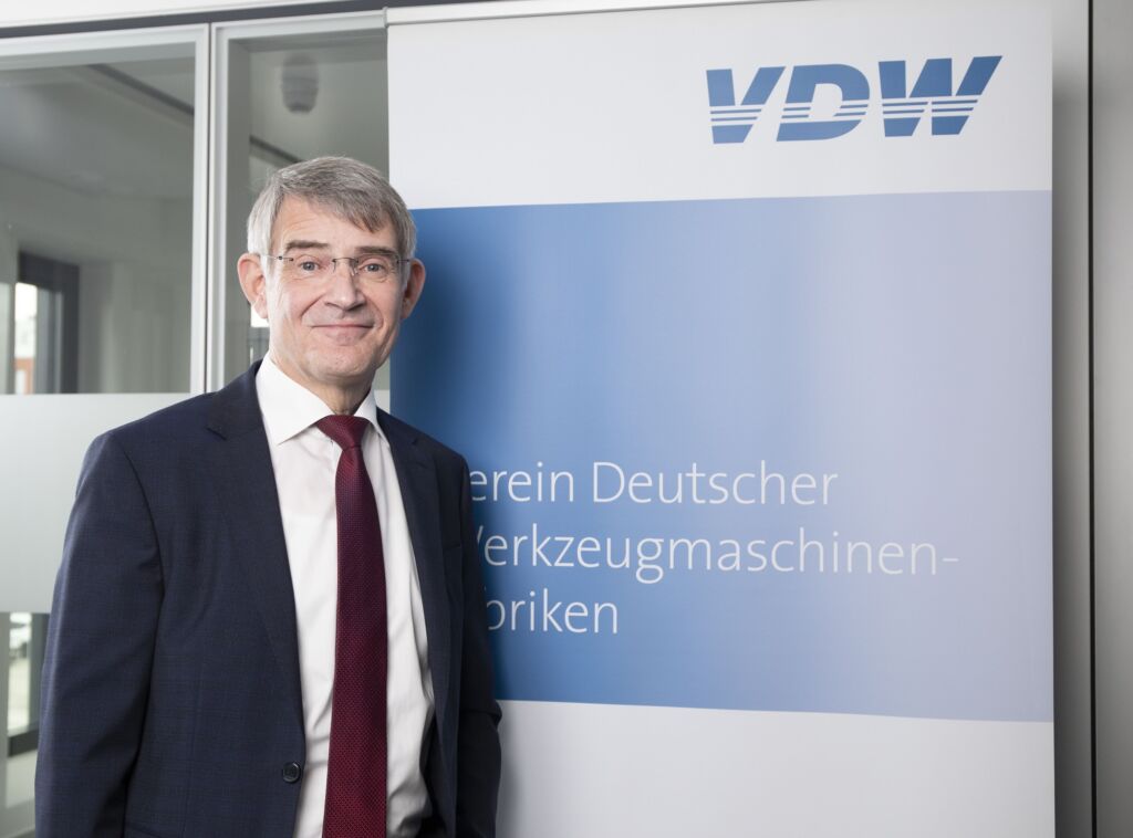Franz-Xaver Bernhard, Vorsitzender des VDW (Verein Deutscher Werkzeug-maschinenfabriken): &bdquo;F&uuml;r die deutsche und europ&auml;ische Industrie bestehen nach wie vor gro&szlig;e Herausforderungen. Unsere Unternehmen werden ihre Hausaufgaben machen. Da habe ich keine Sorgen.&ldquo;