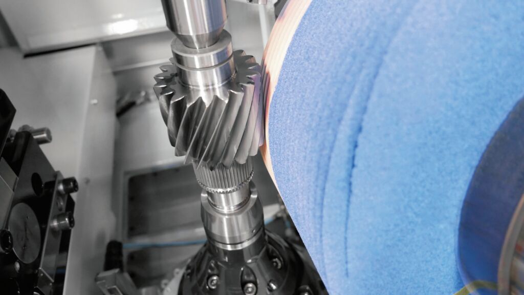 Konventionelles W&auml;lzschleifen und Feinschleifen mit kombiniertem Werkzeug