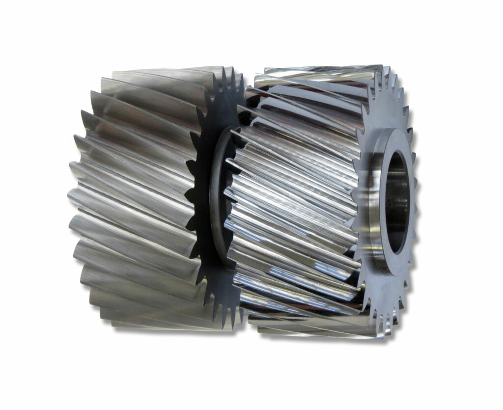 Vergleich: Verzahnung nach konventionellem W&auml;lzschleifprozess (links) sowie nach dem Polierschleifprozess