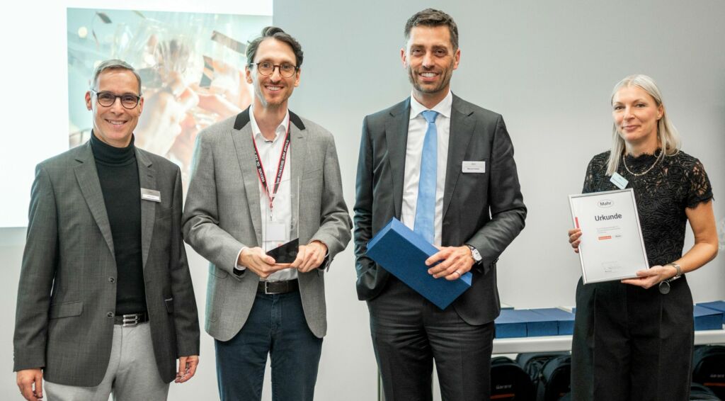 (v.l.): Heiko Kern (VP Global Product Management | VP Global Distribution, Mahr), Michael Neureiter (Director Metrology, Hoffmann Group), Manuel H&uuml;sken (CEO - Vorsitzender / Chairman of the Group Board, Mahr), Severine Helmold-Deppe (Head of Marketing Communications, Mahr)