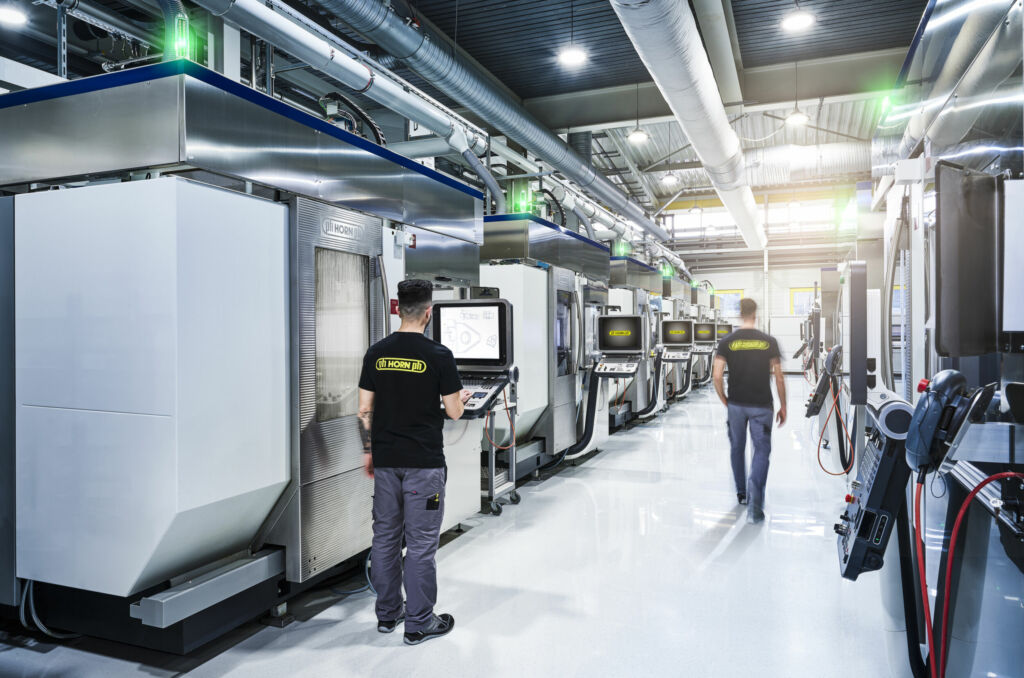 Die ausgezeichnete Industrie4.0-Strategie bei Horn findet unter anderem Anwendung in der hochmodernen Schleiferei.
