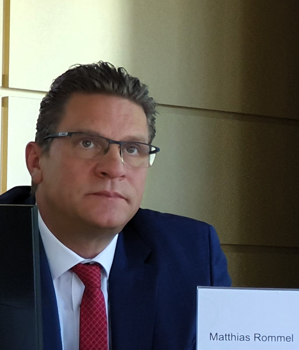 Matthias Rommel: Sein Maschinenbaustudium mit der Fachrichtung Fertigungstechnik absolvierte er in Stuttgart.