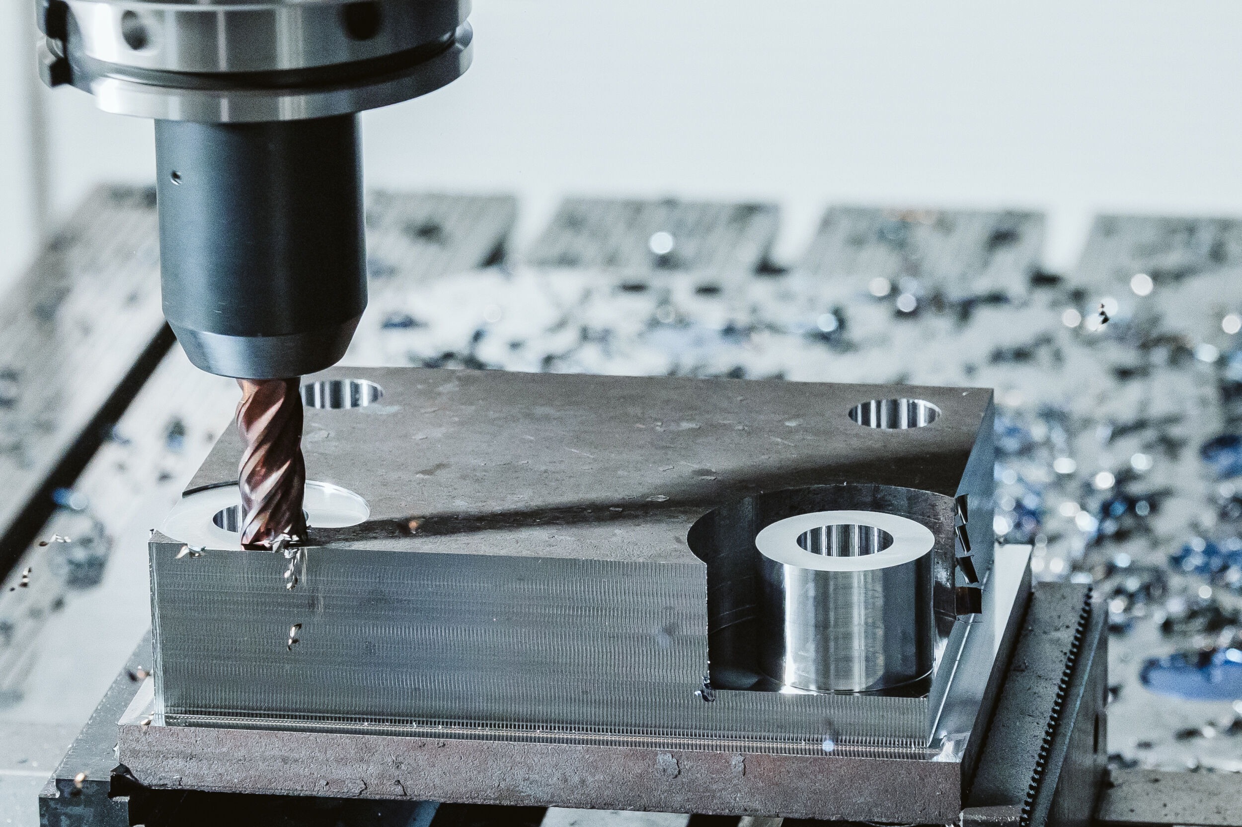 Wer St&auml;hle, Edelst&auml;hle oder Gusswerkstoffe zerspant, ist meist dauernd wechselnden Herausforderungen ausgesetzt. F&uuml;r diese F&auml;lle hat Ceratizit die neuen Performance Vollhartmetall (VHM)-Fr&auml;ser S-Cut aus nachhaltigem Hartmetall entwickelt - so k&ouml;nnen Kunden gleichzeitig ihre Produktivit&auml;t steigern und ihren CO2-Fu&szlig;abdruck senken.