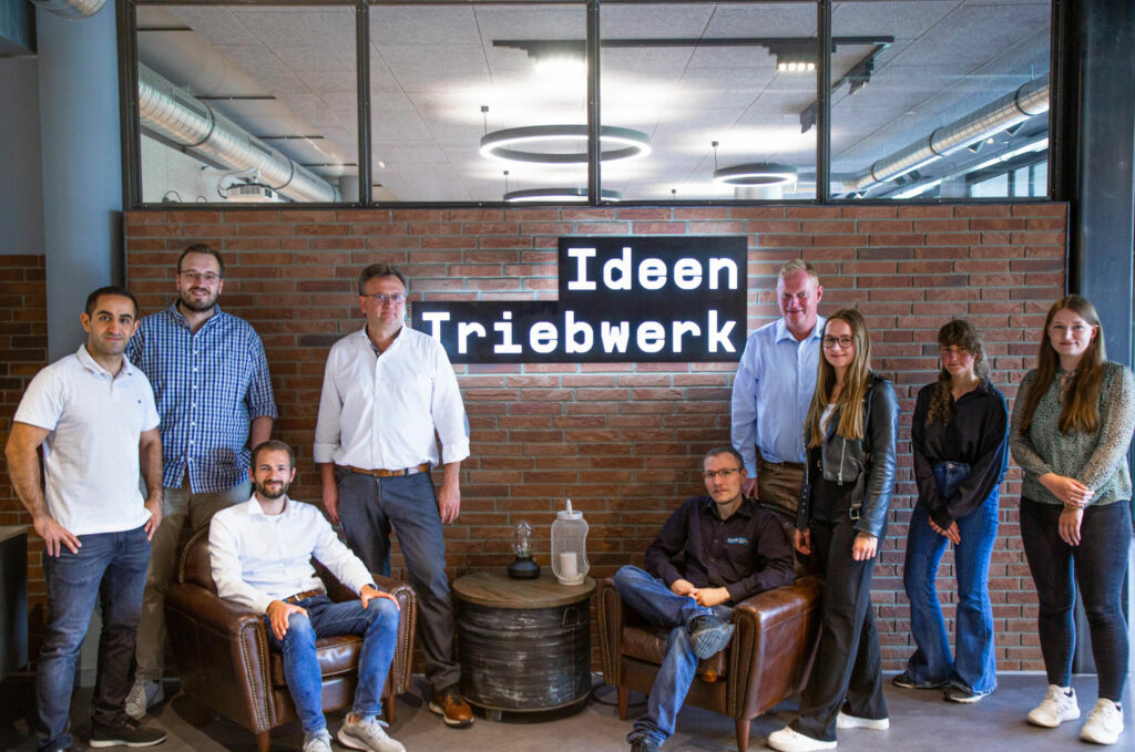 Mit dem IdeenTriebwerk bietet das Fraunhofer IEM innovationsverantwortlichen Entscheidern aus Unternehmen des produzierenden Gewerbes, wie Gesch&auml;ftsf&uuml;hrern oder Produkt- und Innovationsmanagern, einen kreativen Rahmen zur Entwicklung und Bewertung erfolgsversprechender Gesch&auml;fts- und L&ouml;sungsans&auml;tze.