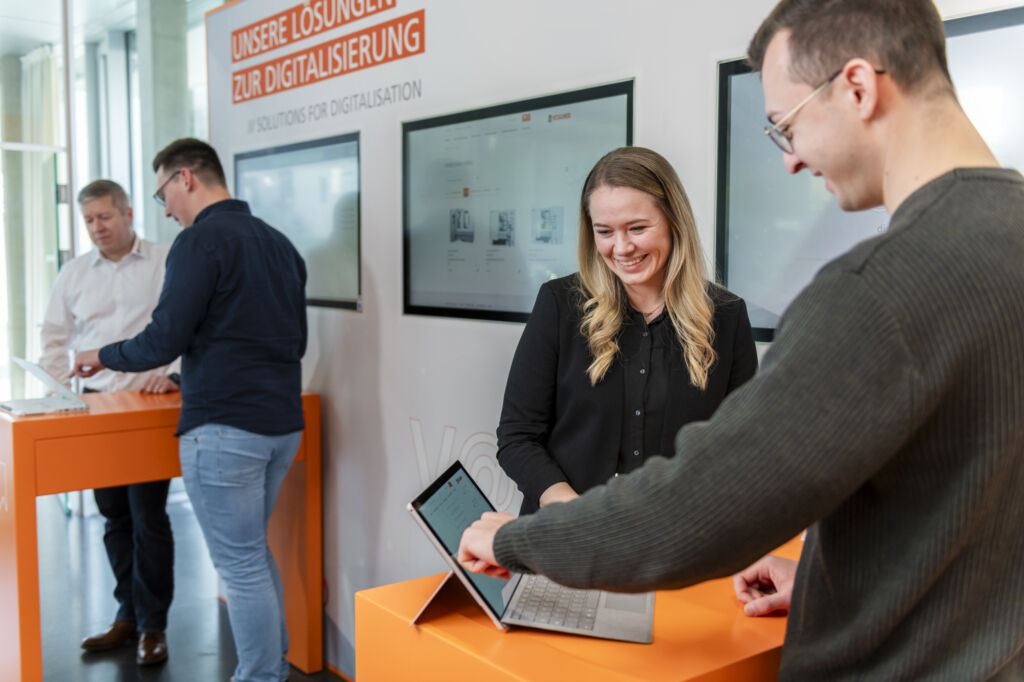 Dreh- und Angelpunkt der Vollmer Digitalstrategie ist und bleibt der Mensch - zwar basiert die Digitalisierung auf IT-Technologien, indes kann die Transformation nur durch das aktive Gestalten des Menschen erreicht werden. 