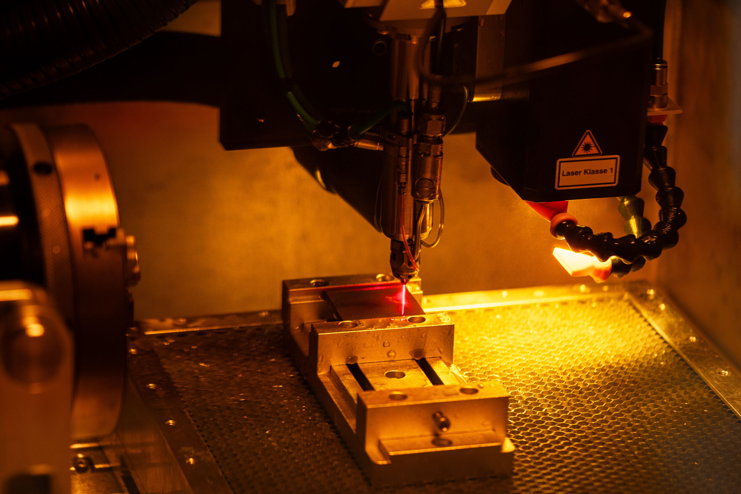Laser und Wasser für präzise Bearbeitungen