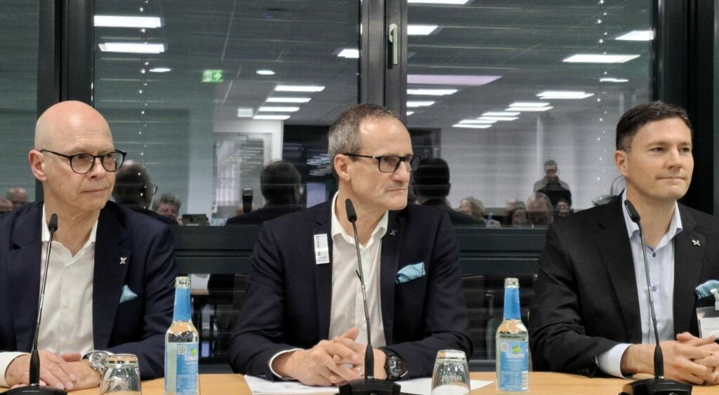 Von links: Reiner Hammerl, Gesch&auml;ftsf&uuml;hrer (GF) Vertrieb und Marketing, Dr. Dirk Prust, Technischer GF (Vorsitzender) und der kaufm&auml;nnische GF Roberto Deger rechnen f&uuml;r 2025 mit 532 Millionen Euro Umsatz. 