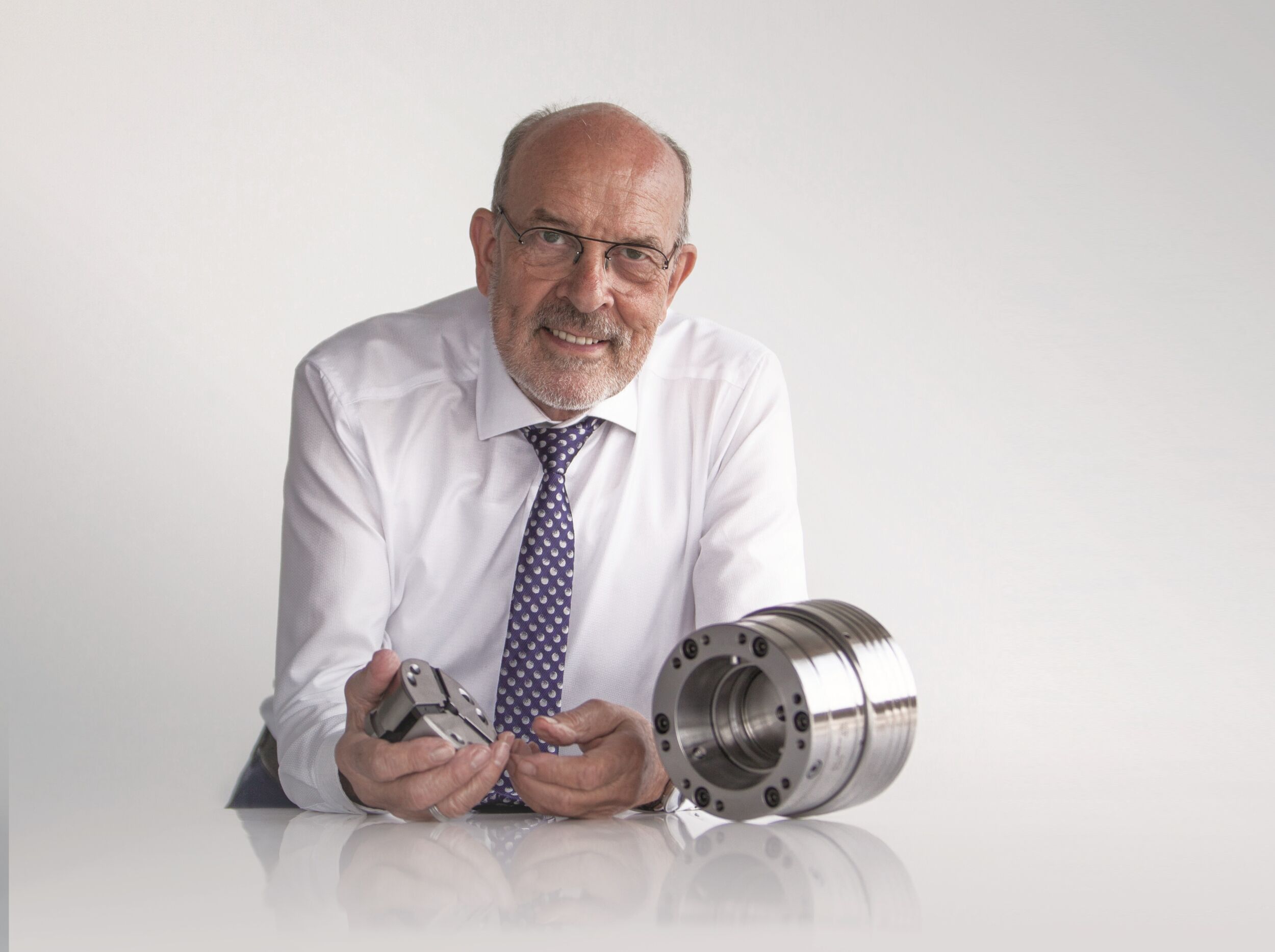 Gerhard Rall mit seiner ersten patentierten Erfindung - dem Spannfutter Spanntop.