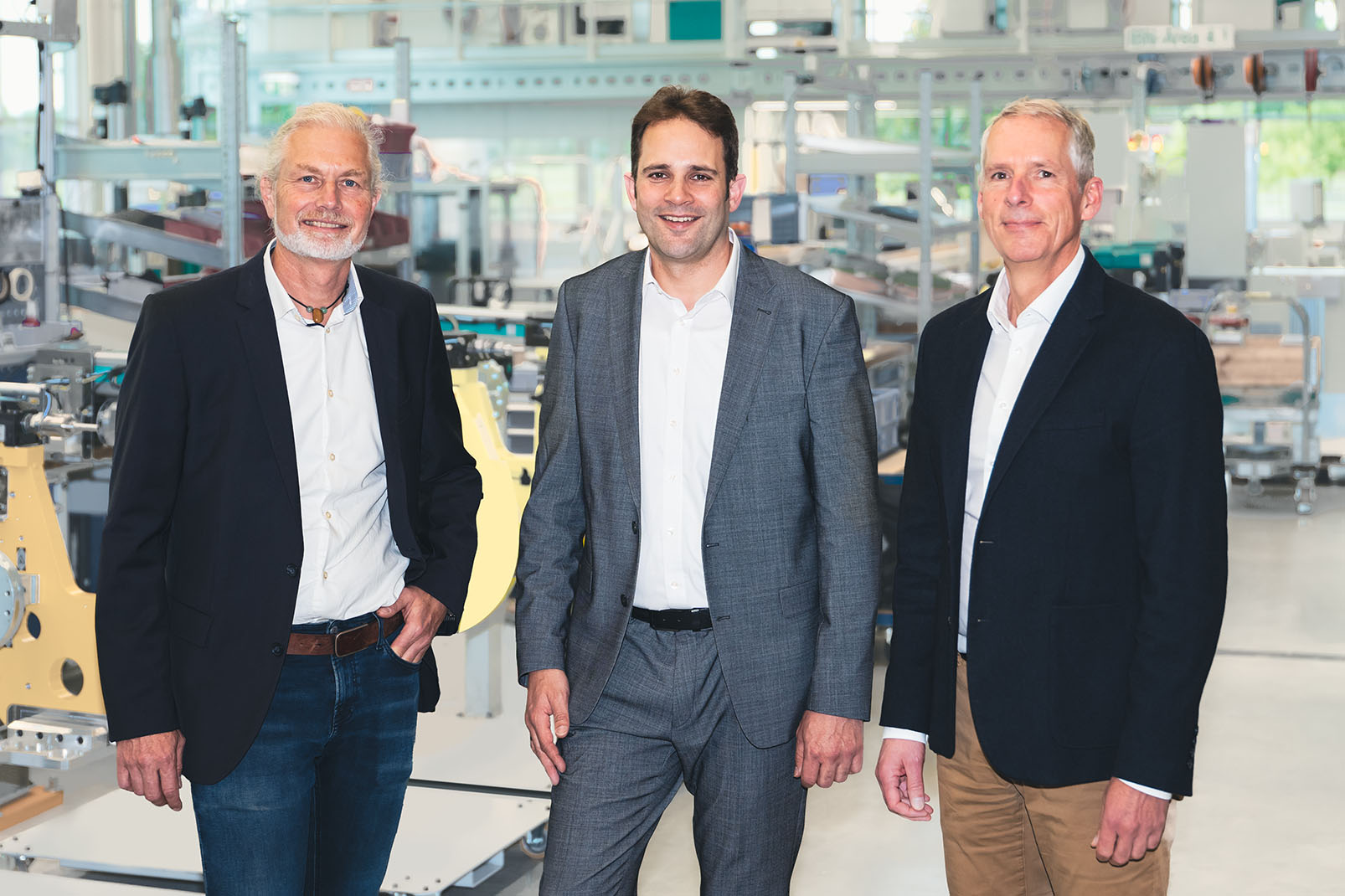 Die Geschäftsführung von Tox Pressotechnik (von links): Dipl.-Physiker Jürgen Sollner, Dipl.-Ing. (FH) Benjamin Mayer und Dipl.-Ing. Dietmar Weik (rechts).