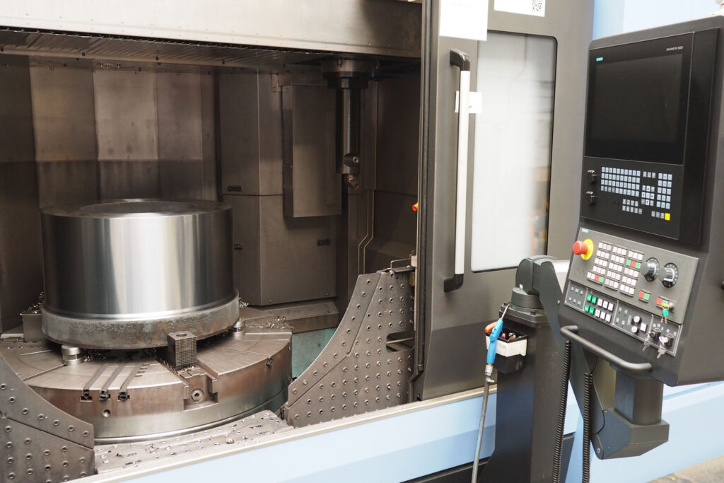 Die DN Solutions Puma VTR 1216 verf&uuml;gt &uuml;ber einen &auml;u&szlig;erst gro&szlig;en Drehdurchmesser bis zu 1.600mm und eine maximale Werkst&uuml;ckh&ouml;he von 1.200mm. 