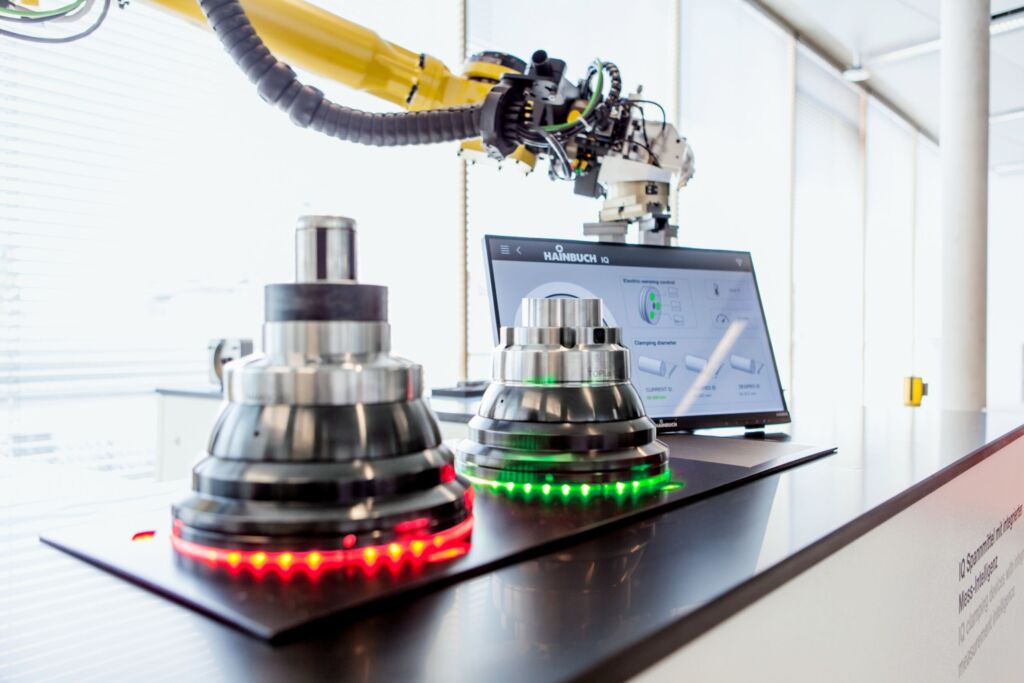 Die IQ Spannmittel mit Messintelligenz spannen und messen gleichzeitig.