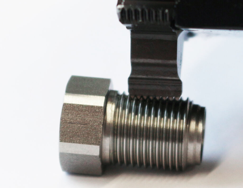 AVS R&ouml;mer f&auml;hrt mit der Pentacut nur einmal kurz ans Werkst&uuml;ck, um das Gewinde zu erzeugen. Bei l&auml;ngeren Gewinden sticht das Unternehmen auch zwei Mal. 