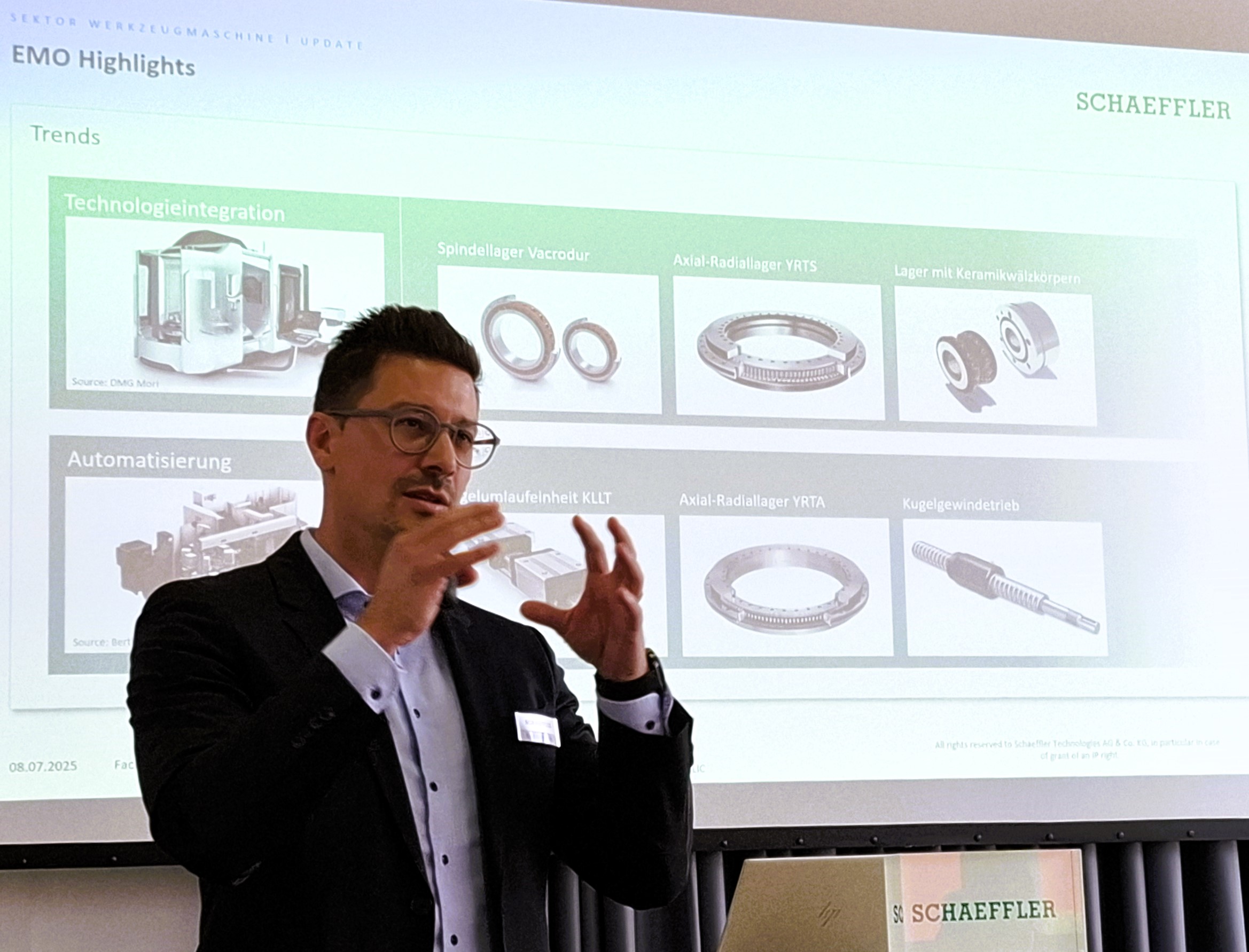 Dominik Herrmann, Vice President Sector Management Machine Tools, erl&auml;uterte zahlreiche Neuheiten aus seinem Fachgebiet, die auch auf der EMO Hannover 2025 mit im Fokus stehen werden.
