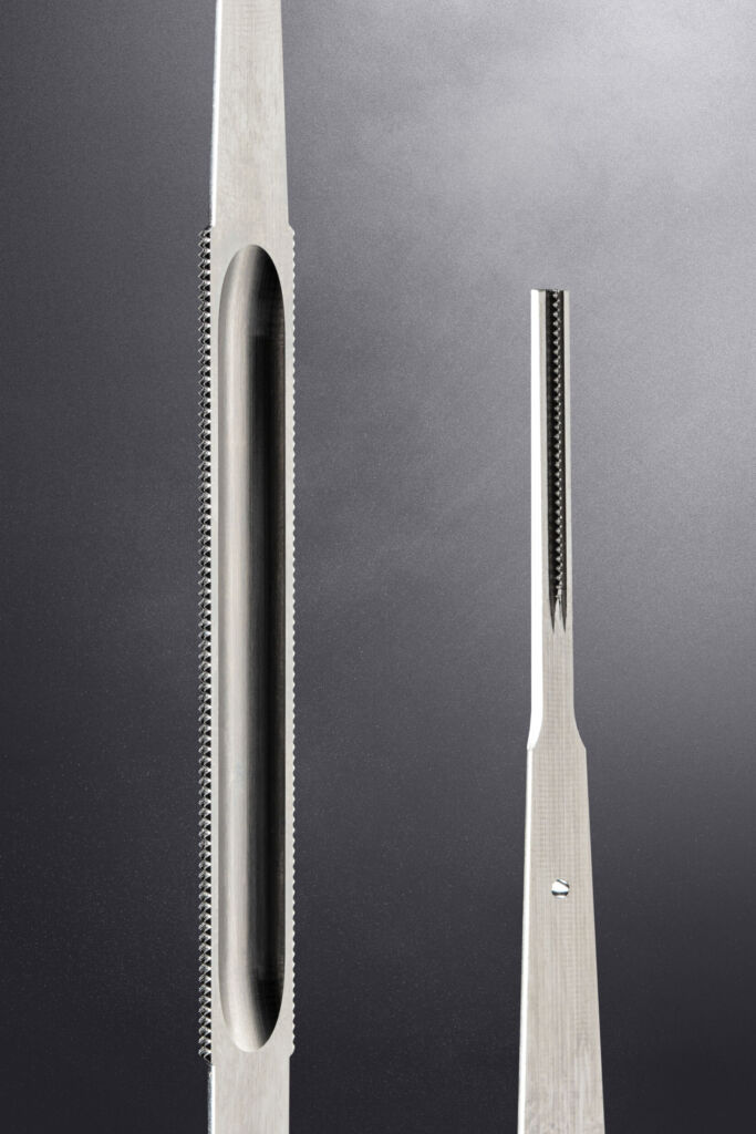 Die Fertigung chirurgischer Pinzetten ist Pr&auml;zisionsarbeit. 