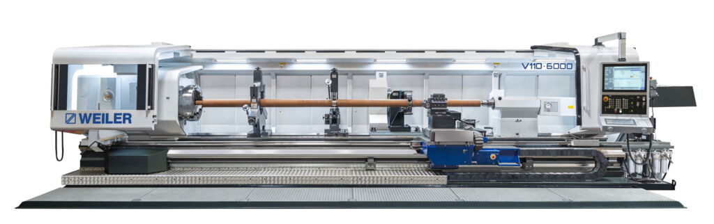 Ein echter Hingucker am Messestand: 4-Bahnenbett-Drehmaschine V110 mit 1.160mm Umlaufdurchmesser und sechs Metern Drehl&auml;nge.