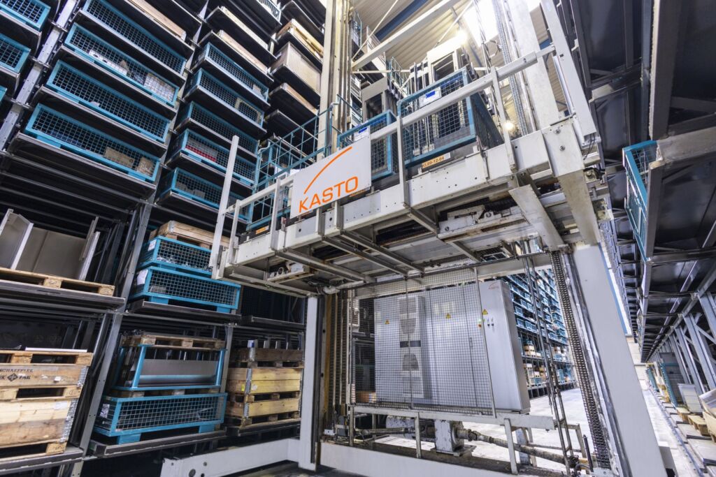 Nach 17 Jahren unterzog Kasto das Pufferlager Unigrip einem Retrofit und erneuerte die komplette Elektrik, beispielsweise 
den Schaltschrank des Regalbedienger&auml;ts. 