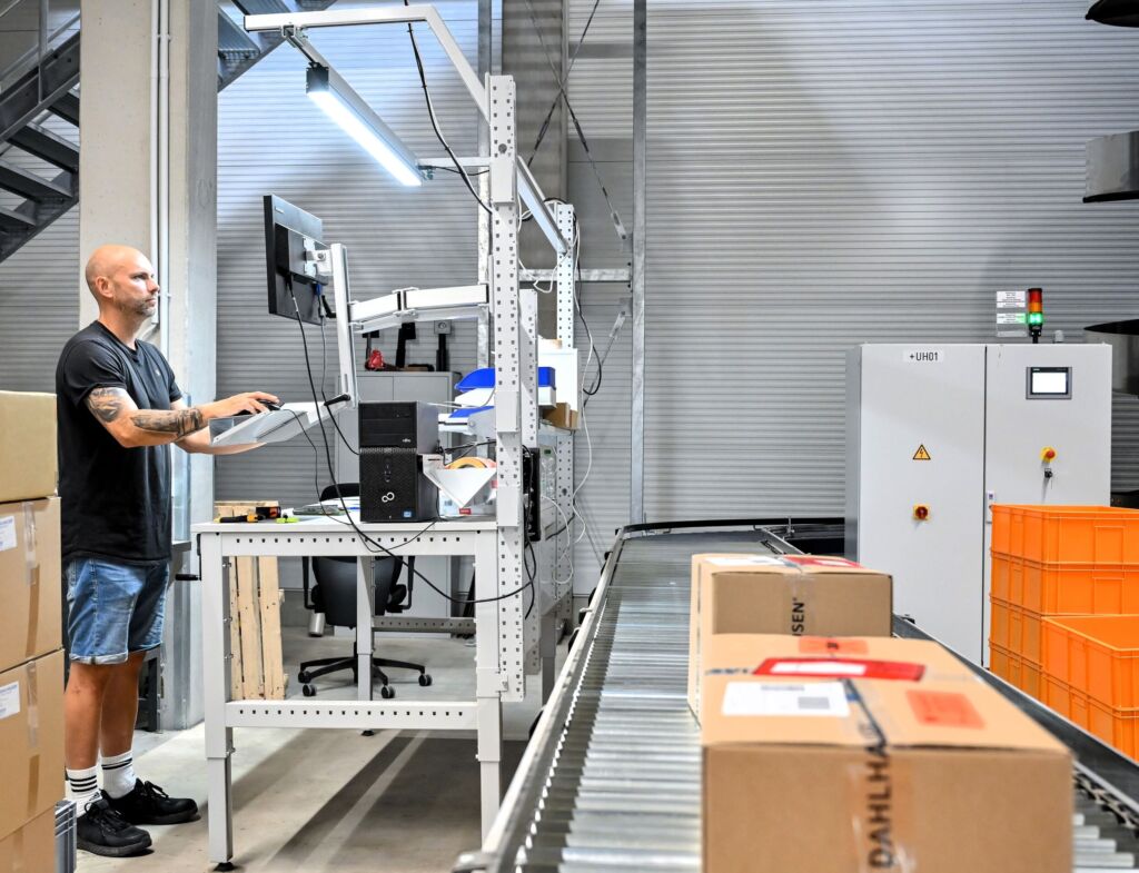 Im Neubau in K&ouml;ln wird das umfassende Sortiment von 3.500 verschiedenen Qualit&auml;tsprodukten t&auml;glich koordiniert.