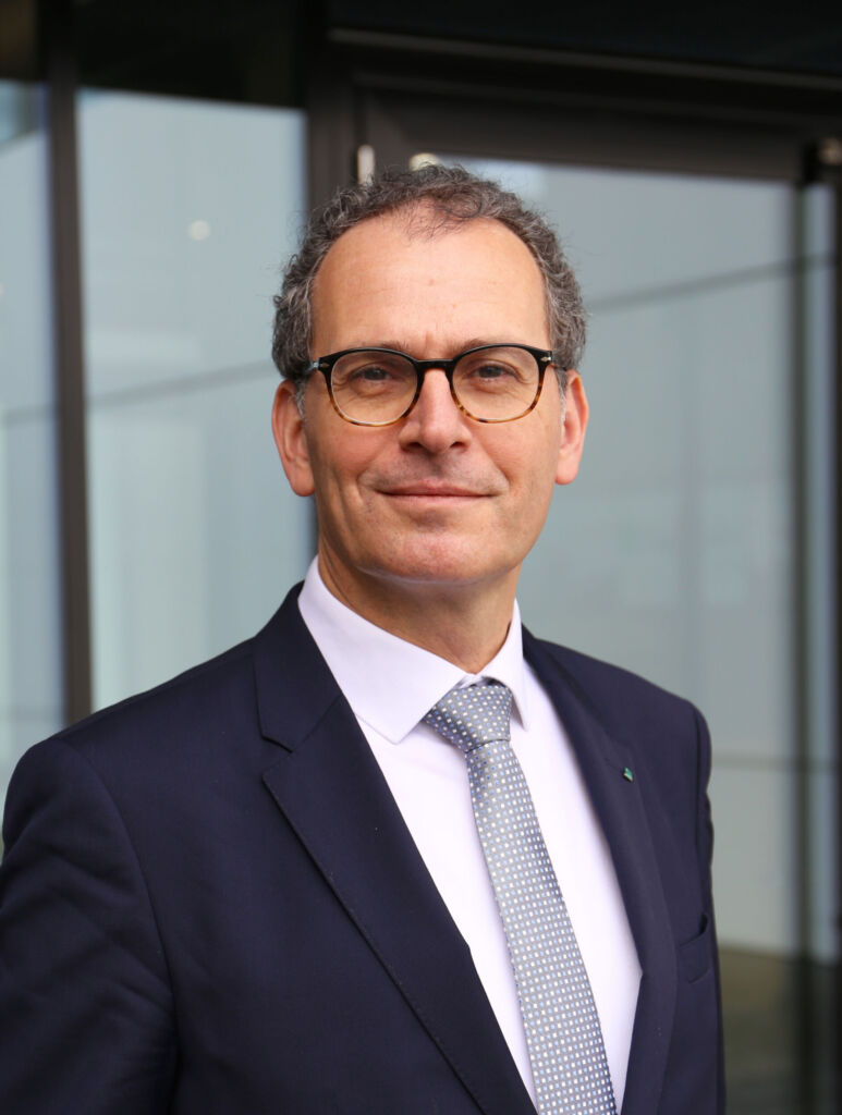 Michael Fritz ist Leiter der Geschäftsstelle des Fraunhofer Cluster of Excellence
Cognitive Internet Technologies CCIT.