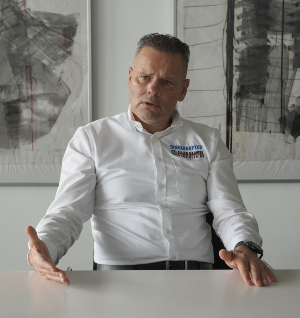 &bdquo;Indien entwickelt sich zunehmend zur Werkbank der Welt&ldquo;, sagt der Gesch&auml;ftsf&uuml;hrende Gesellschafter von Wohlhaupter, &bdquo;und ist als bev&ouml;lkerungsreichstes Land mit einem extrem hohen Bedarf an Infrastrukturprojekten unbedingt ein Zukunftsmarkt.&ldquo; 