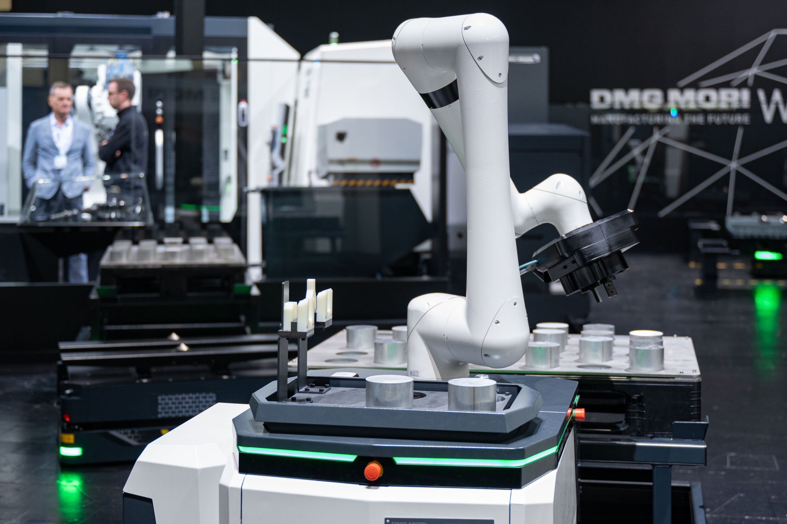 Automation auf dem Vormarsch: Der besonders umfassende Bericht stellt zahlreiche Highlights im Detail vor, die es auf der EMO 2025 in Hannover zu sehen gab.