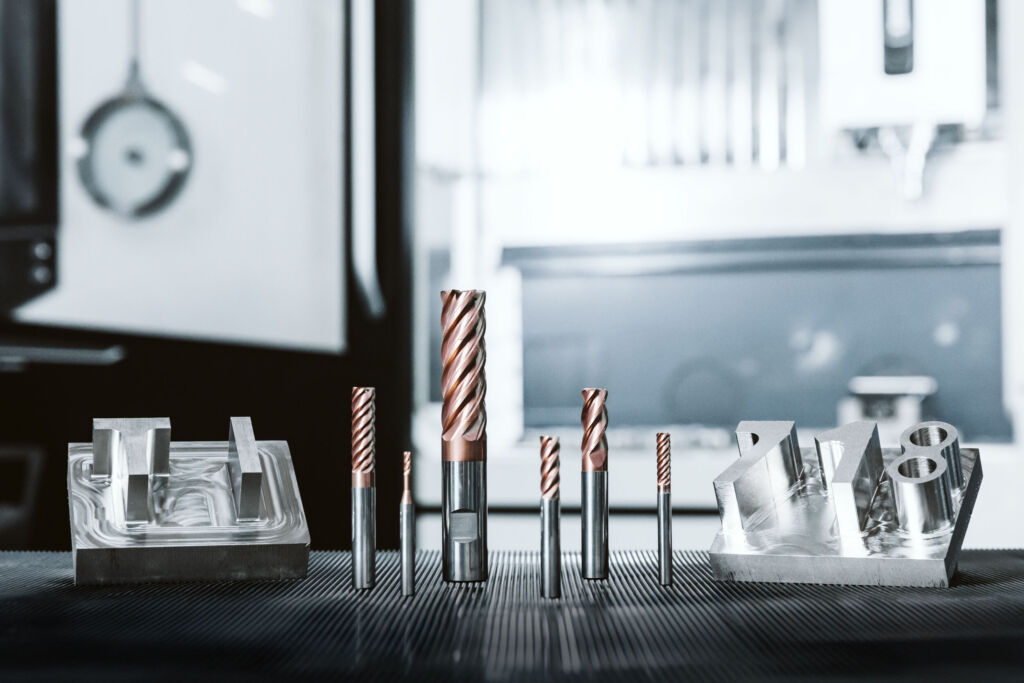 Der MonsterMill &ndash; ISO-S ist als 4-Schneider in zwei L&auml;ngenvarianten im Durchmesserbereich zwischen 3 und 20mm verf&uuml;gbar. Diese Werkzeuge werden in den Schaftformen HA und HB angeboten. Der 5-Schneider ist ebenfalls in den Schaftformen HA und HB erh&auml;ltlich, im Durchmesserbereich von 3 bis 16mm und mit unterschiedlichen Eckenradien. 