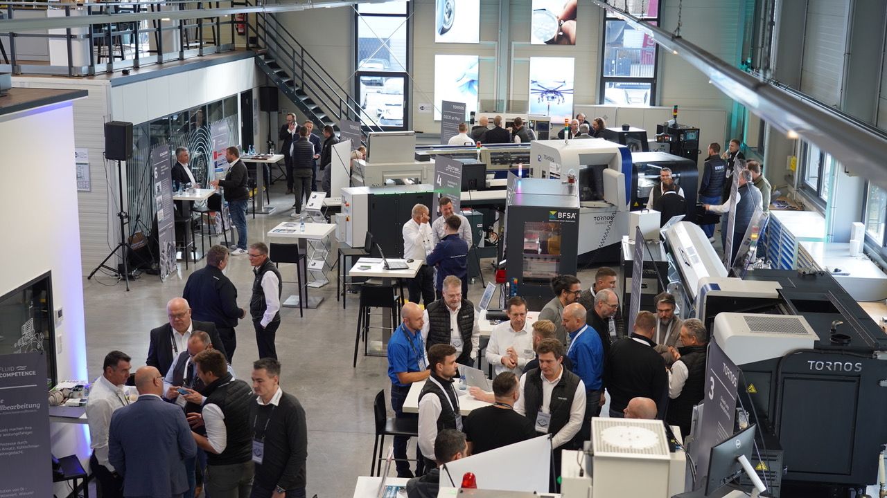 In neues Kunden- und Technologiezentrum investiert