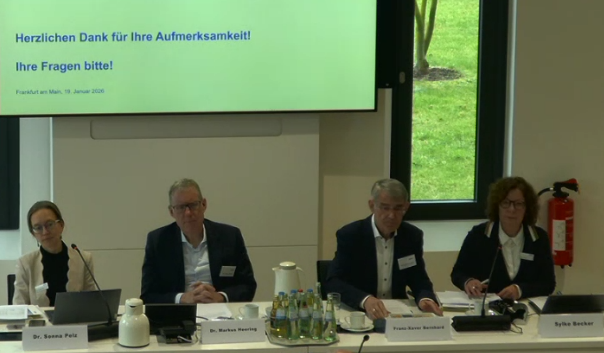 Dr. Sonna Pelz, Wirtschaft und Statistik, Gesch&auml;ftsf&uuml;hrer Dr. Markus Heering, Vorsitzender Franz-Xaver Bernhard und Sylke Becker, Leiterin Kommunikation, f&uuml;hrten gemeinsam durch die VDW-Jahrespressekonferenz 2026 in Frankfurt am Main.