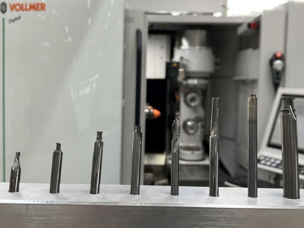 Die Durchmesser der Bohrer und Fr&auml;ser, die Myonic mit der Vollmer Grind 360S 
fertigt, liegen zwischen 1mm und 32mm. Sie kommen vor allem f&uuml;r die Fertigung von Kugellagern im Dentalbereich zum Einsatz.