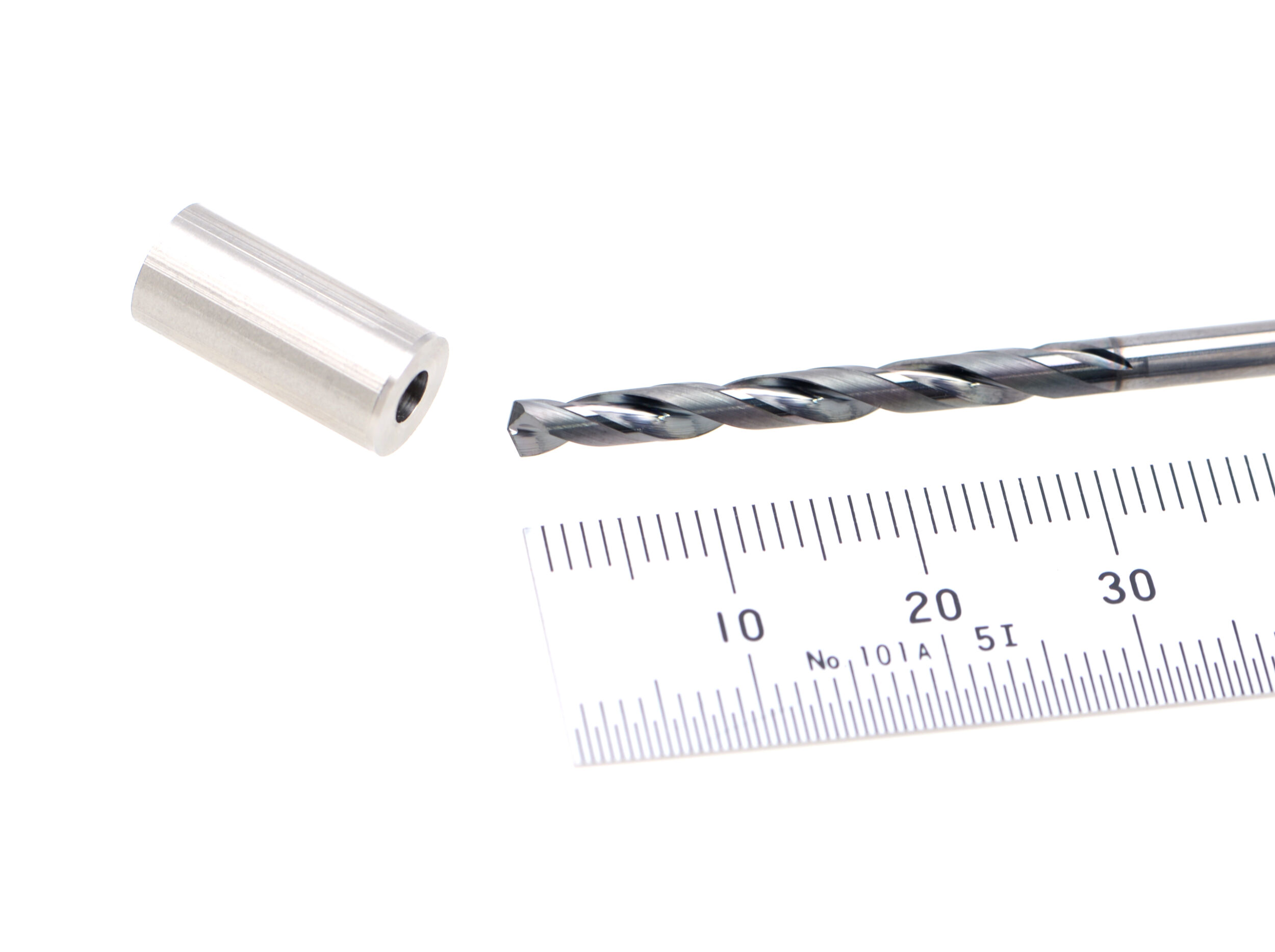 Bei Längen von 4xD und 10xD, Durchmessern von 0,5 bis 3,0mm und Abstufungen von 0,01mm sind die Vollhartmetallbohrer AD-Micro in 502 Ausführungen als Standard ab Lager verfügbar.