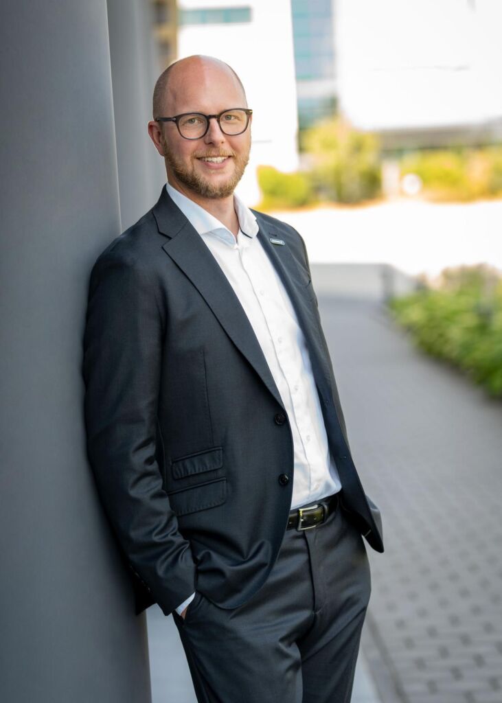 Sebastian H&ouml;pfl, Executive Vice President Business Unit Gripping Technology & Automation Technology: "Wir legen gro&szlig;en Wert auf fr&uuml;he Validierung und R&uuml;ckverfolgbarkeit. Alle Anforderungen werden konsequent auf Tests und Abnahmen gespiegelt - so vermeiden wir sp&auml;te &Uuml;berraschungen und halten Termine."