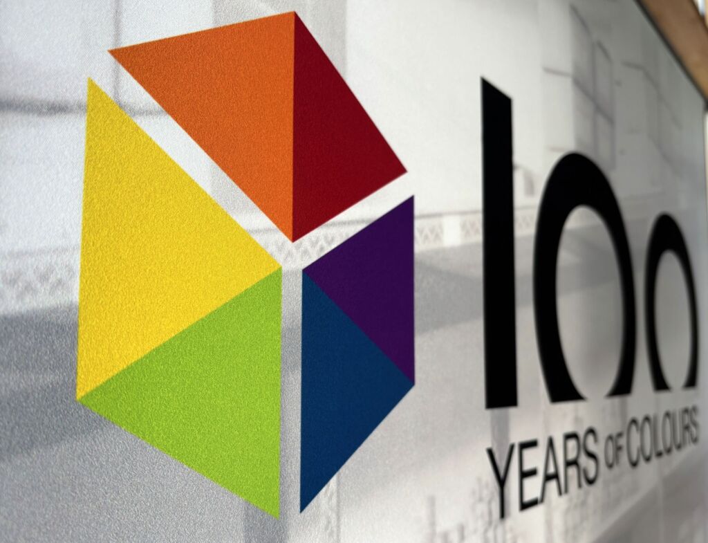 Die Produktpalette von Europas f&uuml;hrendem Systemlack-Anbieter umfasst das gesamte Spektrum von Pulverlacken, Fl&uuml;ssiglacken  und Elektrotauchlacken bis hin zu Composites-L&ouml;sungen. 