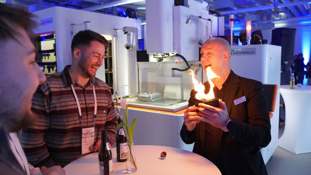 W&auml;hrend der Abendveranstaltung lie&szlig; sich unter dem Motto 'United for Fun' 
in entspannter Atmosph&auml;re und mit spa&szlig;iger Unterhaltung ausgezeichnet netzwerken. 