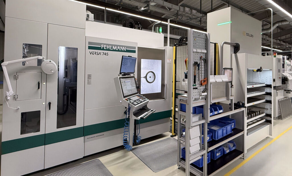Bestens aufeinander abgestimmt: Die beiden Versa 745 Bearbeitungszentren von Fehlmann arbeiten nahtlos mit der Cellro-Ultimate-Automation zusammen - auf nur 61 Quadratmetern.