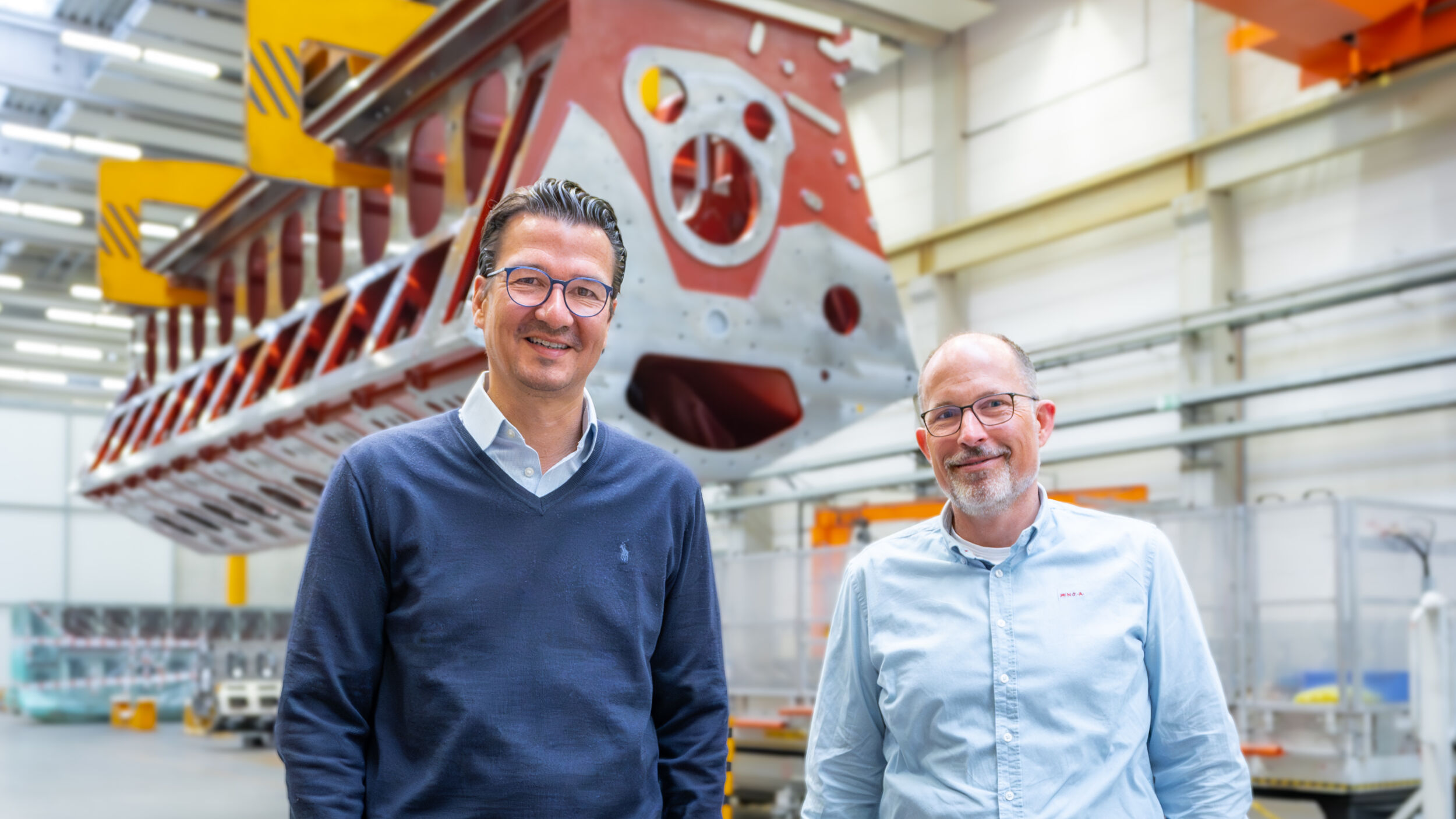 Kieler Maschinenwerke-Geschäftsführer Peter Nortmann (l.) mit Betriebsleiter Stephan Dencker: „In Kiel ist Industrieproduktion auf höchstem Niveau möglich.“