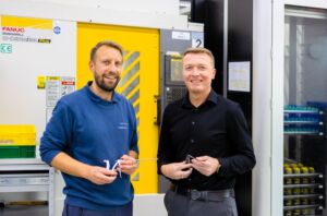 Erhard Strobel, Vertriebstechniker bei Blum-Novotest und Wolfgang Epple (l.), Leiter CNC-Fräsen bei Getsch+Hiller, sind hochzufrieden mit dem Ergebnis der Zusammenarbeit.
