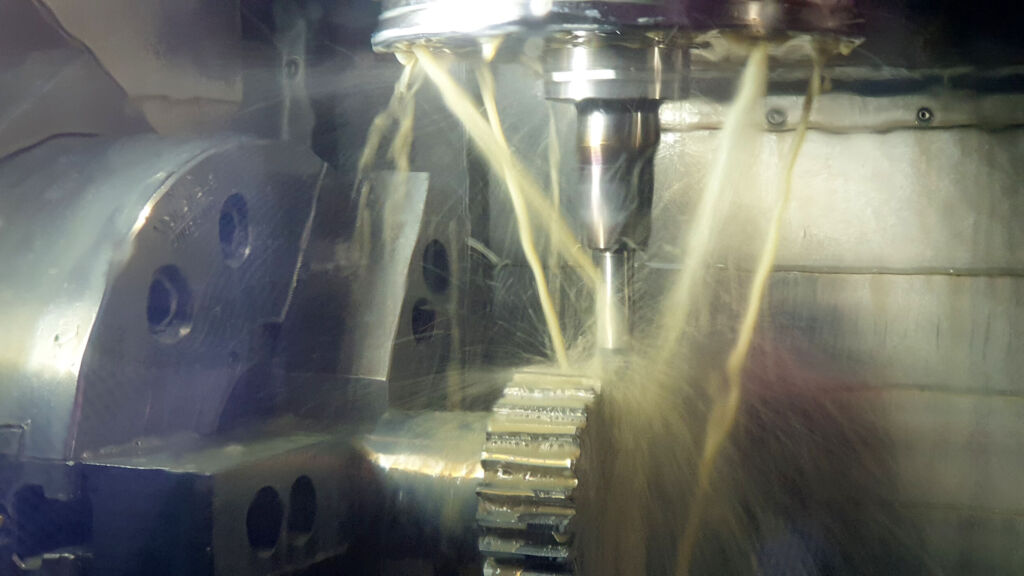 Verzahnung war Neuland für die Fertigung der Heinrich Wagner Sinto Maschinenfabrik (HWS). Als drittes Werkzeug schlichtet ein ChipSurfer von Ingersoll die endgültigen Konturen der Zähne.