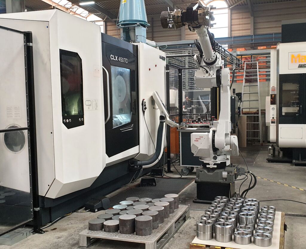 Automatisierung auch im Drehbereich: Mit der Serienfertigung auf einer CLX 450TC wurden an anderer Stelle Kapazitäten frei, um in die Verzahnung einsteigen zu können.