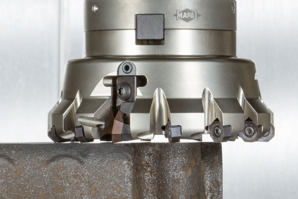 NeoMill-16-Finish bei der Bearbeitung eines Gussbauteils: Den Planfr&auml;ser gibt es in Standardabmessungen im Durchmesserbereich von 63 bis 200mm.