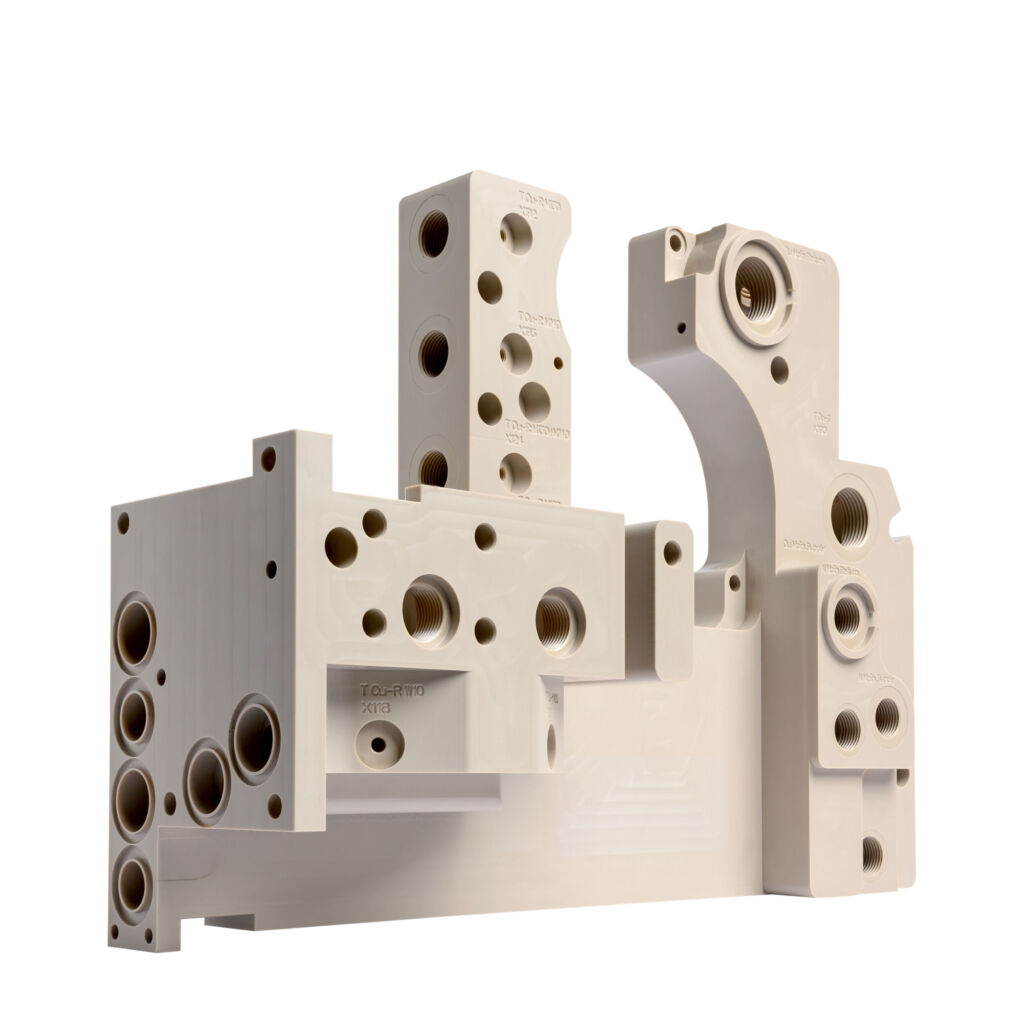 BKB Precision ist auf die Bearbeitung hochwertiger Kunststoffe wie PEEK (Polyetheretherketon) spezialisiert. Immer mehr Kunden ersetzen Materialien wie Titan damit - angetrieben durch die steigende Nachfrage nach leichten Konstruktionen.