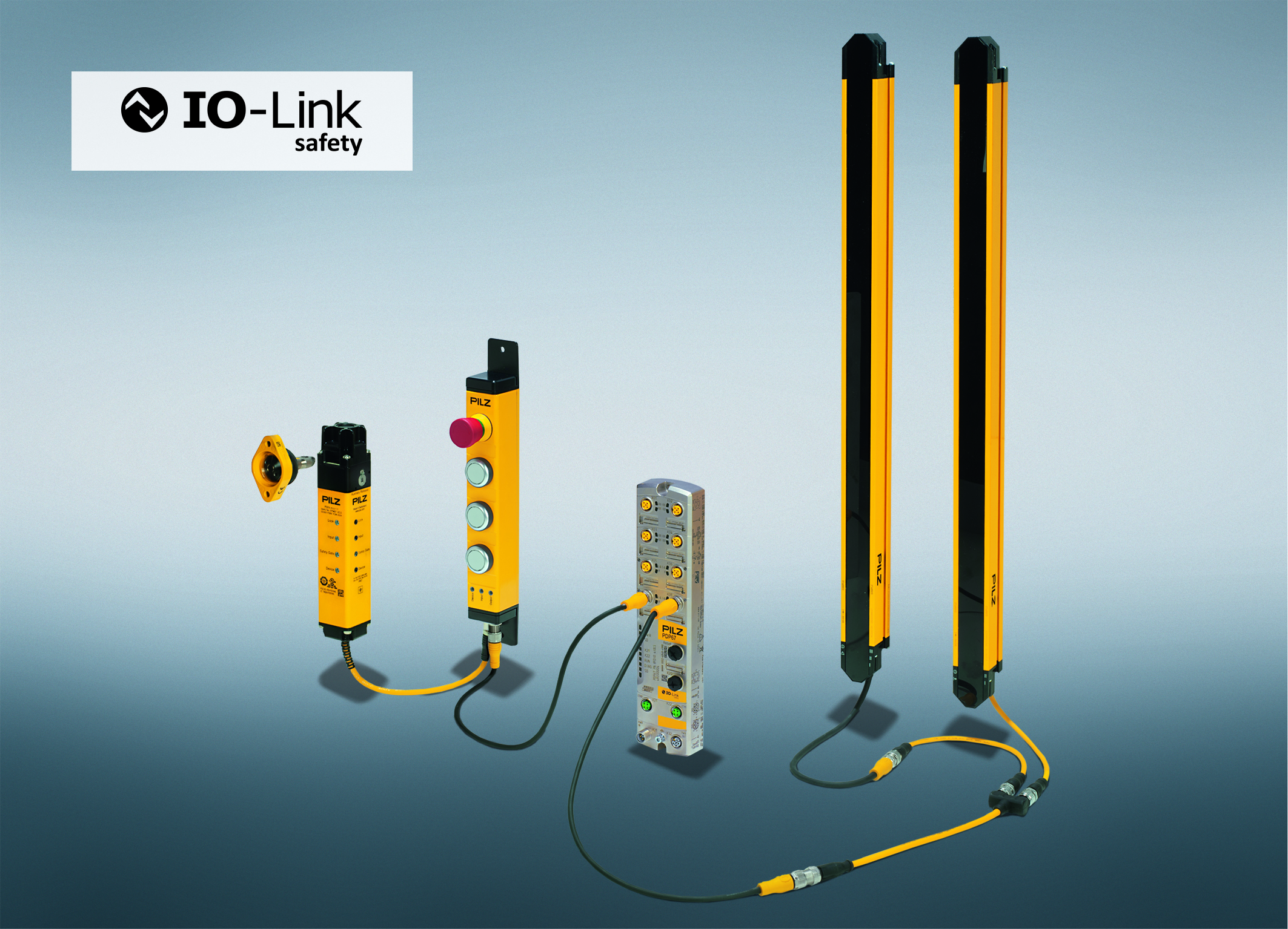 Das IO-Link Safety-Paket aus Master, Sensoren sowie Feldgeräten und passendem Zubehör von Pilz unterstützt mit Blick auf das Internet der Dinge IIOT vernetzte Maschinen und Anlagen hersteller-ungebunden bis auf die Sensor- bzw. Feldebene.